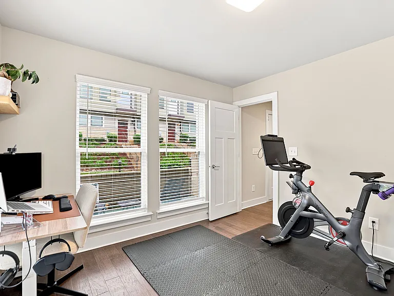 340 Uptown West Dr — Photo 11