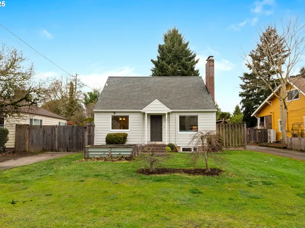 5555 NE Ainsworth St, Portland, OR 97218