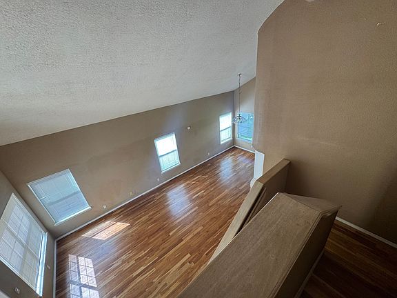 4th image of 1142 Narcisco St NE