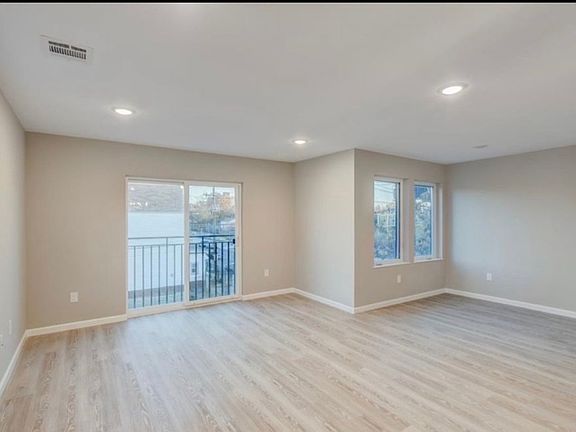 2nd image of 1081 18th Ave #2