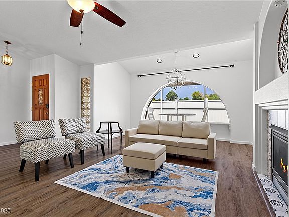 2nd image of 1520 Della Ct