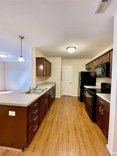 121 Colonnade Street — Photo 4
