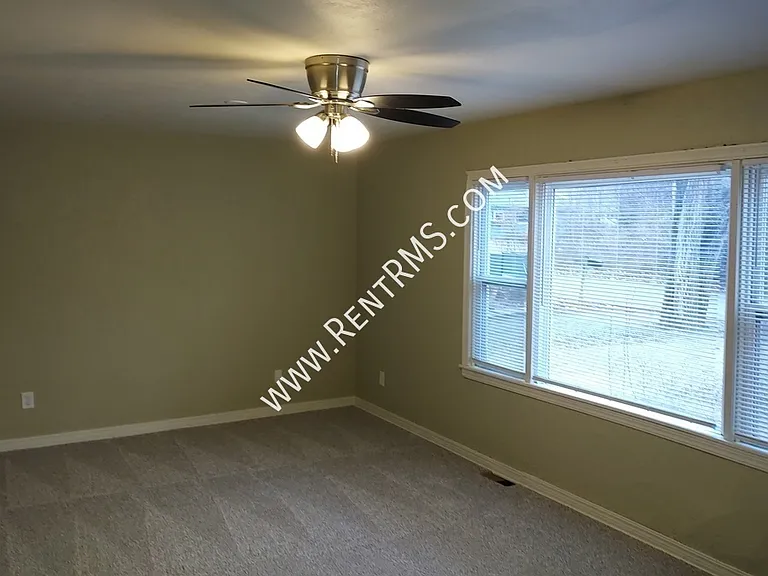 2430 SE Minnesota Ave — Photo 5