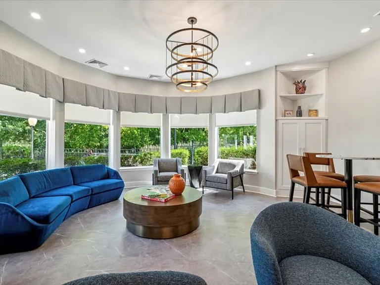 Village at Windermere Apartments — Photo 9