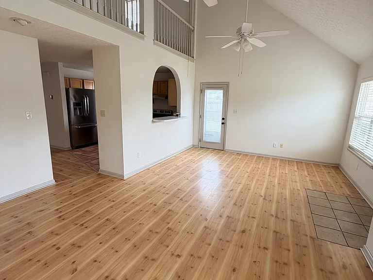 761 Jennings Ct — Photo 4