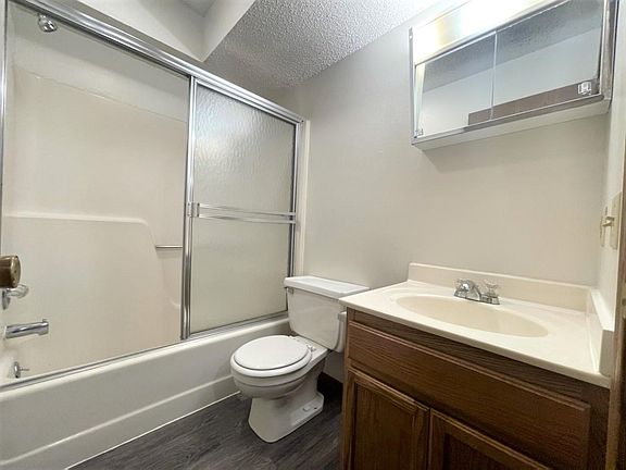 4th image of 418 S Van Buren St #3