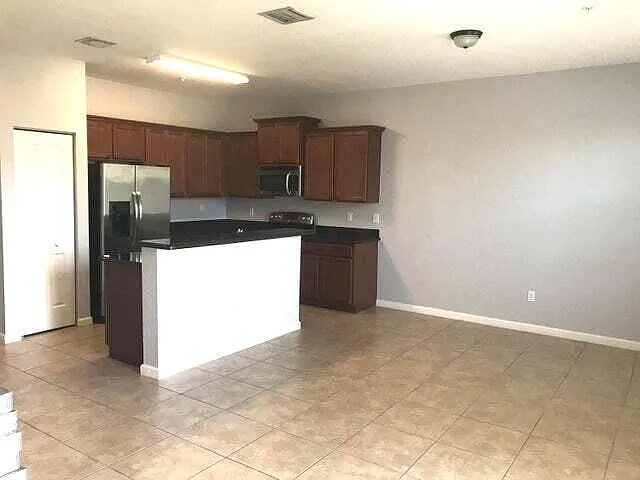3 bed, 2.5 bath, 2037 sqft, $3,100 — Photo 3