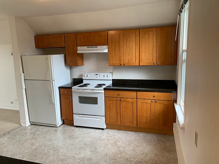1417 1/2 Hoyt Ave — Photo 3