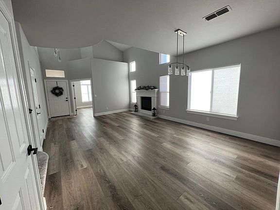 4th image of 353 Wildflower Dr
