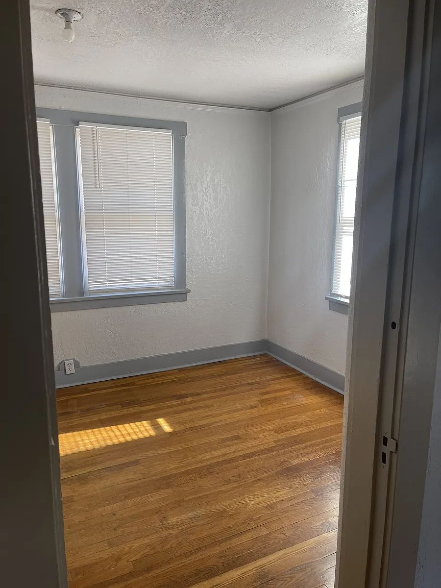 Building Photo - 417 Cincinnati Ave #1