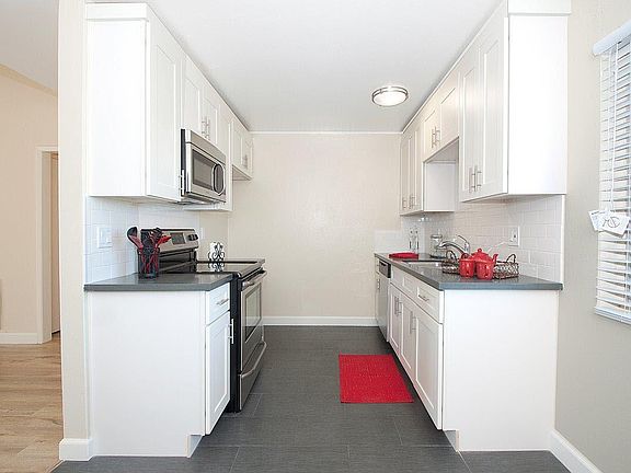 5th image of 3477 Maricopa St #19