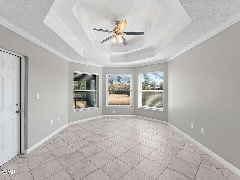 1041 Plantation Dr — Photo 6