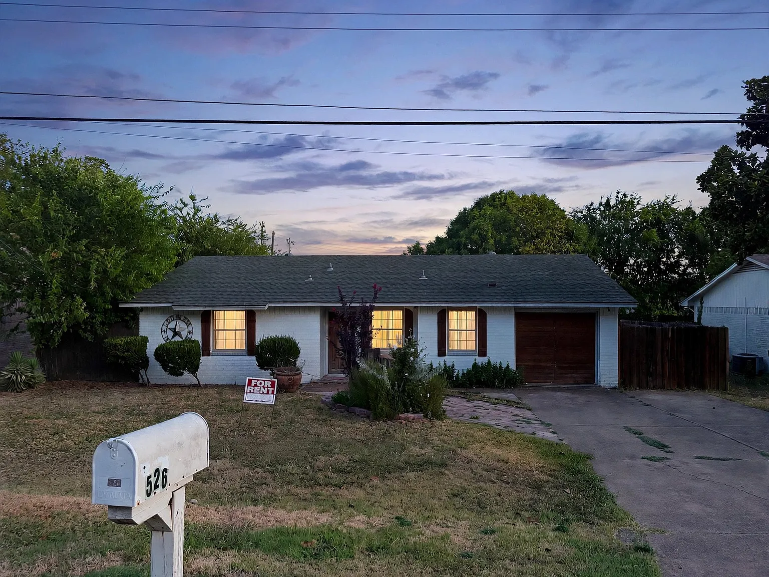 Charming and conveniently located Home in Duncanville with huge front and back yard - $1850/mo - TX — Photo 1