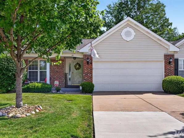 30 Hunting Manor Dr, Saint Charles, MO 63303