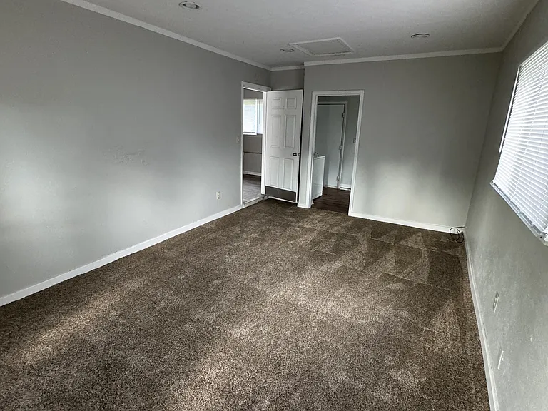 4030 N Catherwood Ave #1 — Photo 5