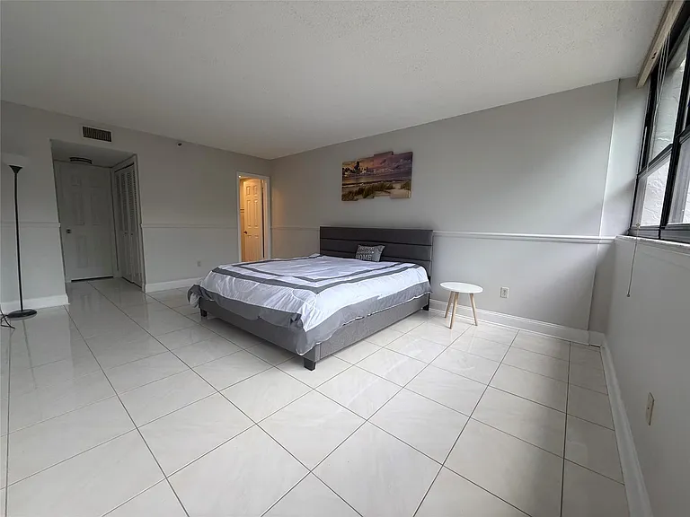 859 Jeffery St #1040 — Photo 18
