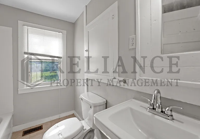 232 S Sedgwick St — Photo 30