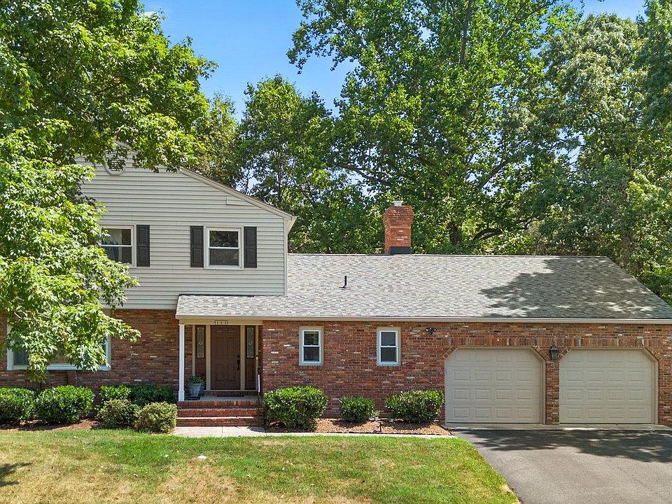 1st image of 464 Yorkshire Dr