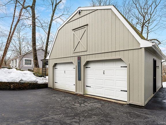 4th image of 84 Hemlock Road