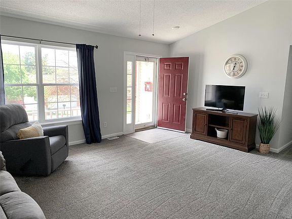 5th image of 2107 Martina Dr