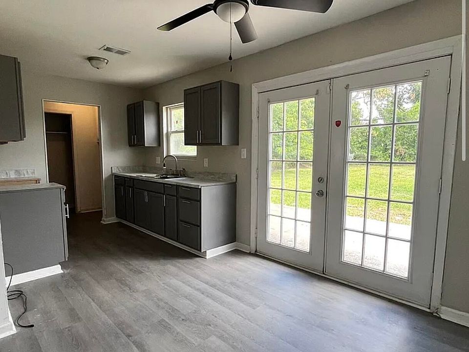 2nd image of 1911 Dianne Drive