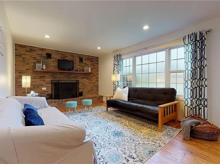 106 Azalea Dr — Photo 3