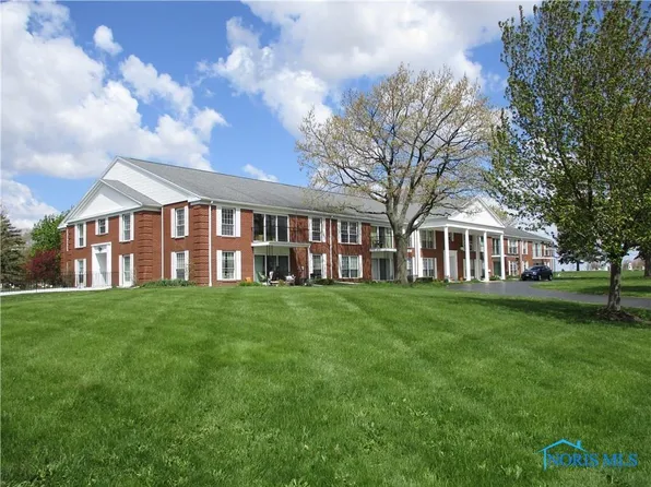 425 W Ridge Dr #U1, Fostoria, OH 44830