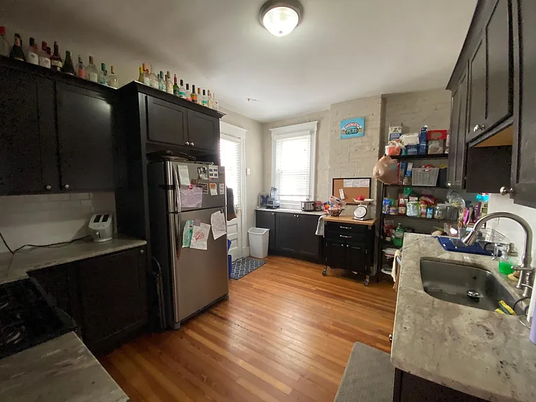 2124 Hudson Ave — Photo 3