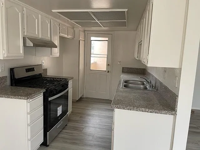 621 E Magnolia Blvd #12 — Photo 8