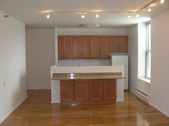 3rd image of 535 S Dearborn St