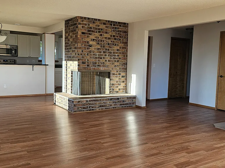 704 Lacey Ave — Photo 3