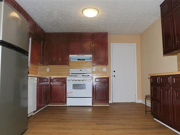 3rd image of 4247 Sandington Dr
