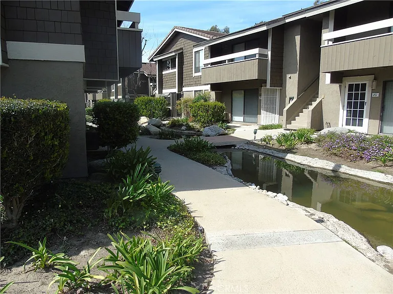 148 Streamwood — Photo 19