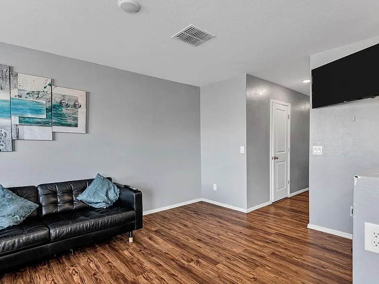 30517 N Oak Dr — Photo 7