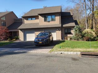 1 Contempra Cir, Tappan, NY 10983