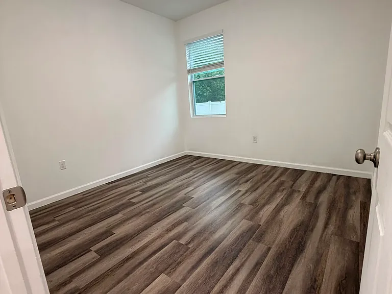 407 Mulberry Ct — Photo 14