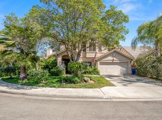 7236 N Bonadelle Ave, Fresno, CA 93720