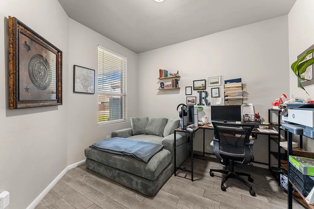 4 bed, 2.0 bath, 1838 sqft, $2,750 — Photo 3