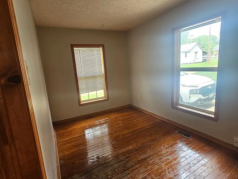 1012 W Elm Arc — Photo 3