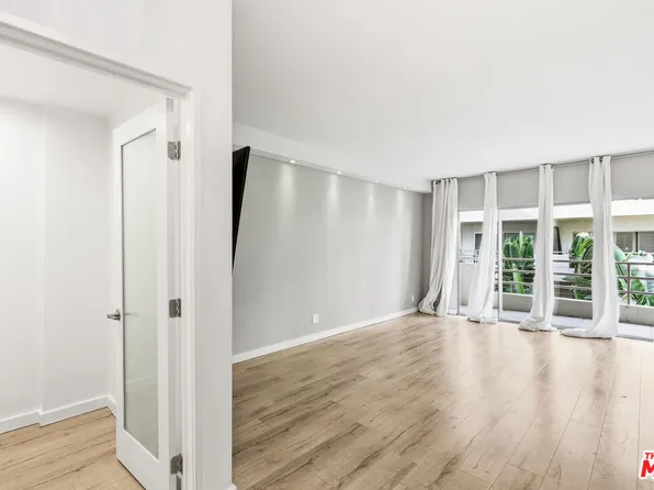 1131 Alta Loma Rd, West Hollywood, CA