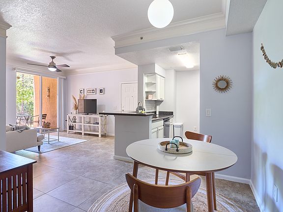 2nd image of 1108 Myrtlewood Cir E