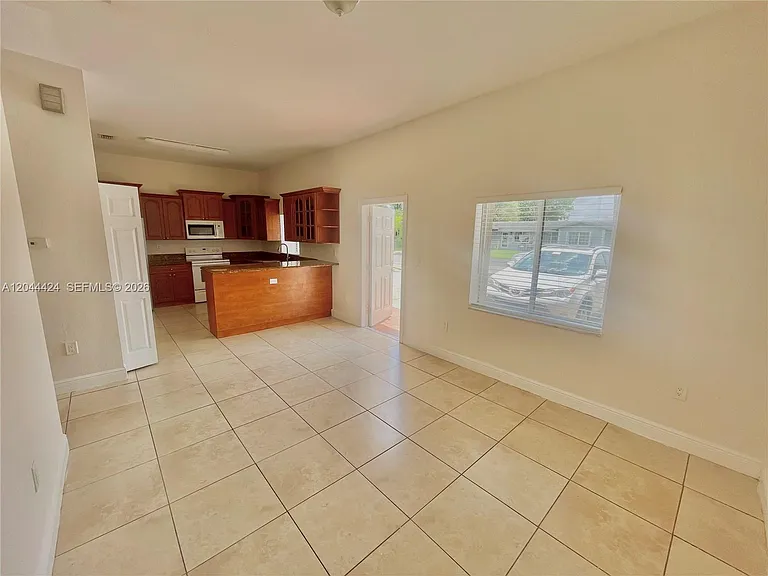 2487 W 5th Ct — Photo 6