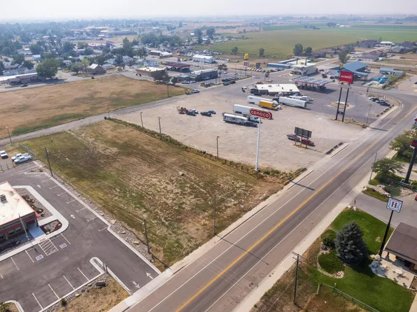 202 14th St W, Hardin, MT 59034