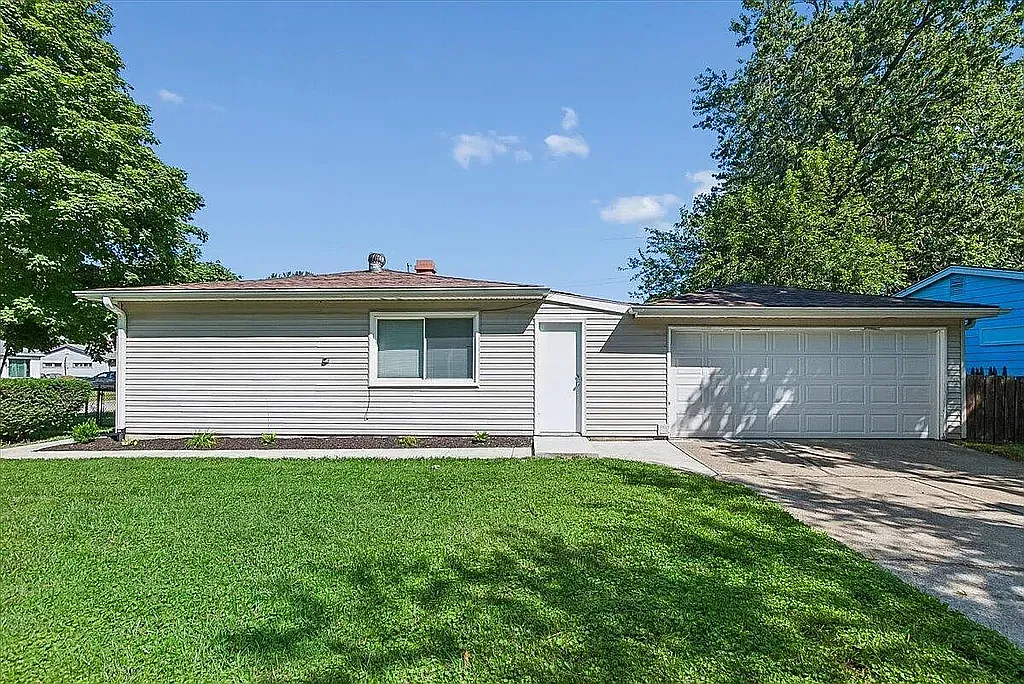 3 bed, 915 sqft, $2,280 — Photo 2