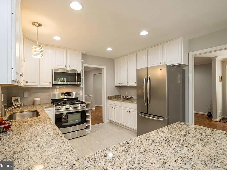 5612 Eastbourne Dr — Photo 7