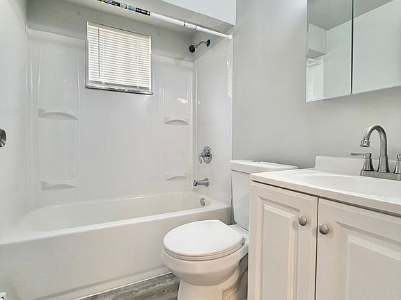 5th image of 2414 Banning Rd #1