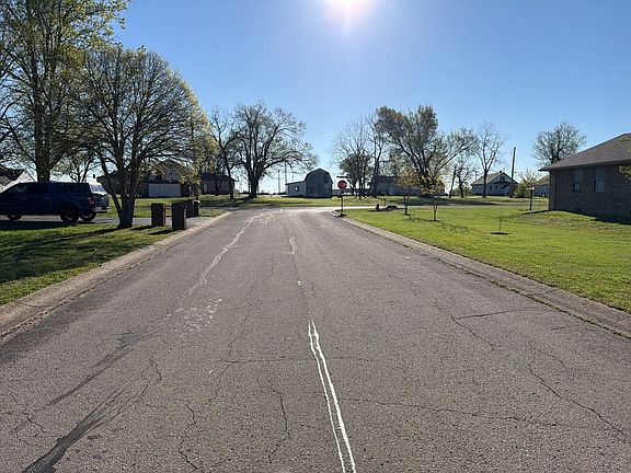 5th image of 944 Troutman Dr