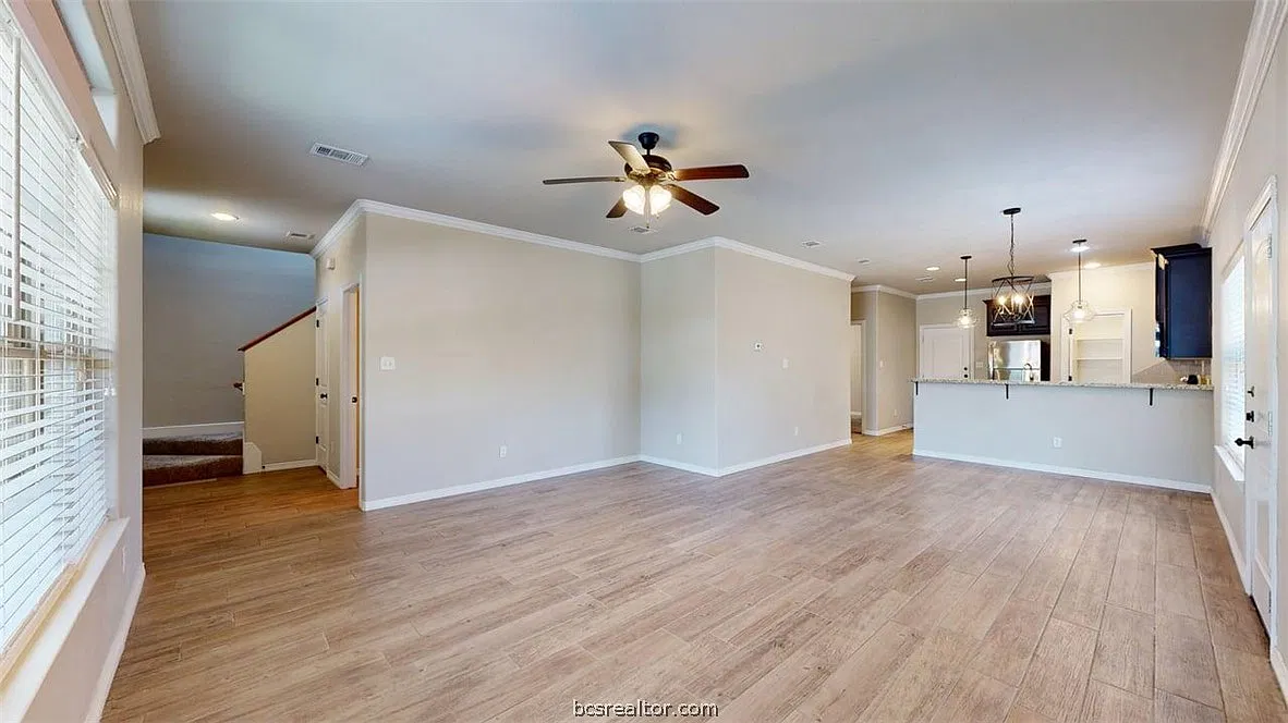 124 Richards St — Photo 3
