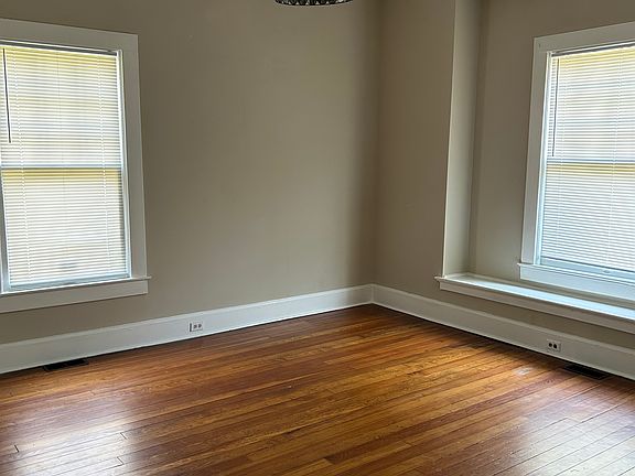 4th image of 305 N Ellis St