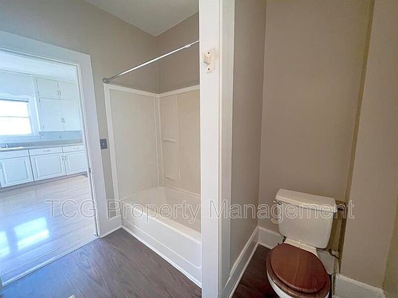 4th image of 217 Christie St #217